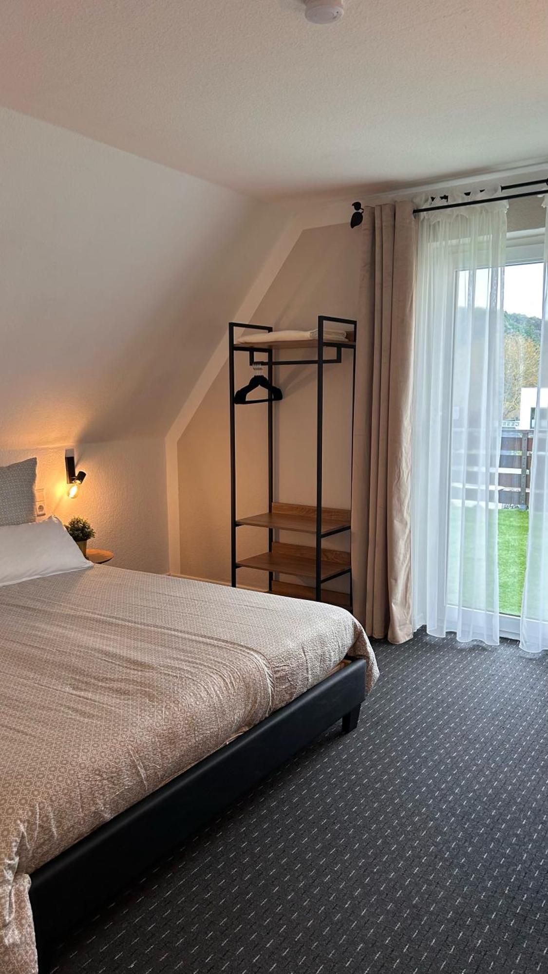 Haus Uebernachtenswert Cochem Mosel Esterno foto