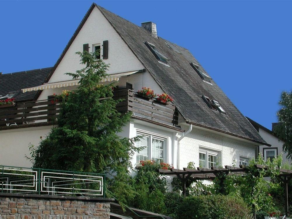 Haus Uebernachtenswert Cochem Mosel Esterno foto
